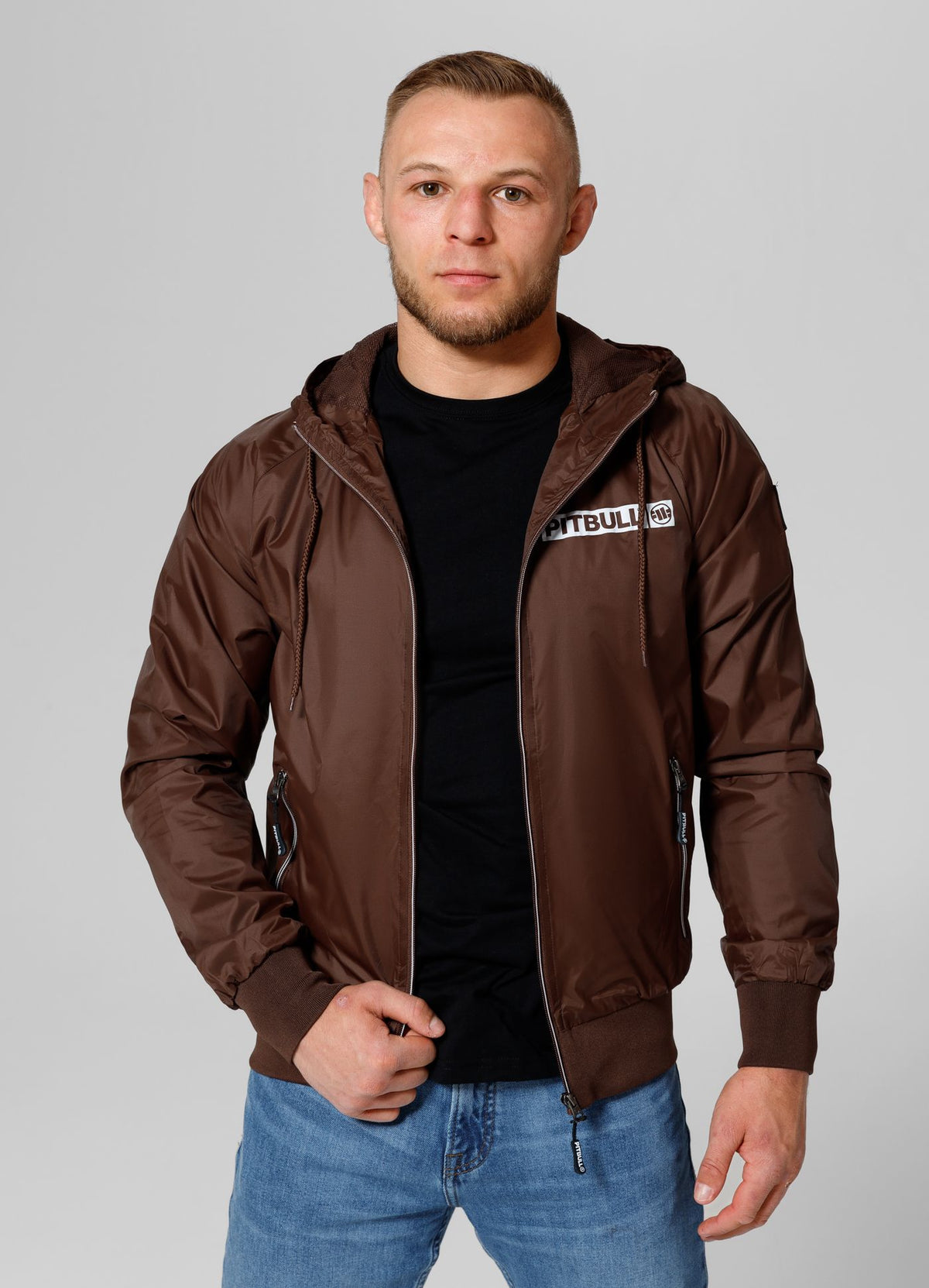 Braune Jacke mit sportlichem Logo