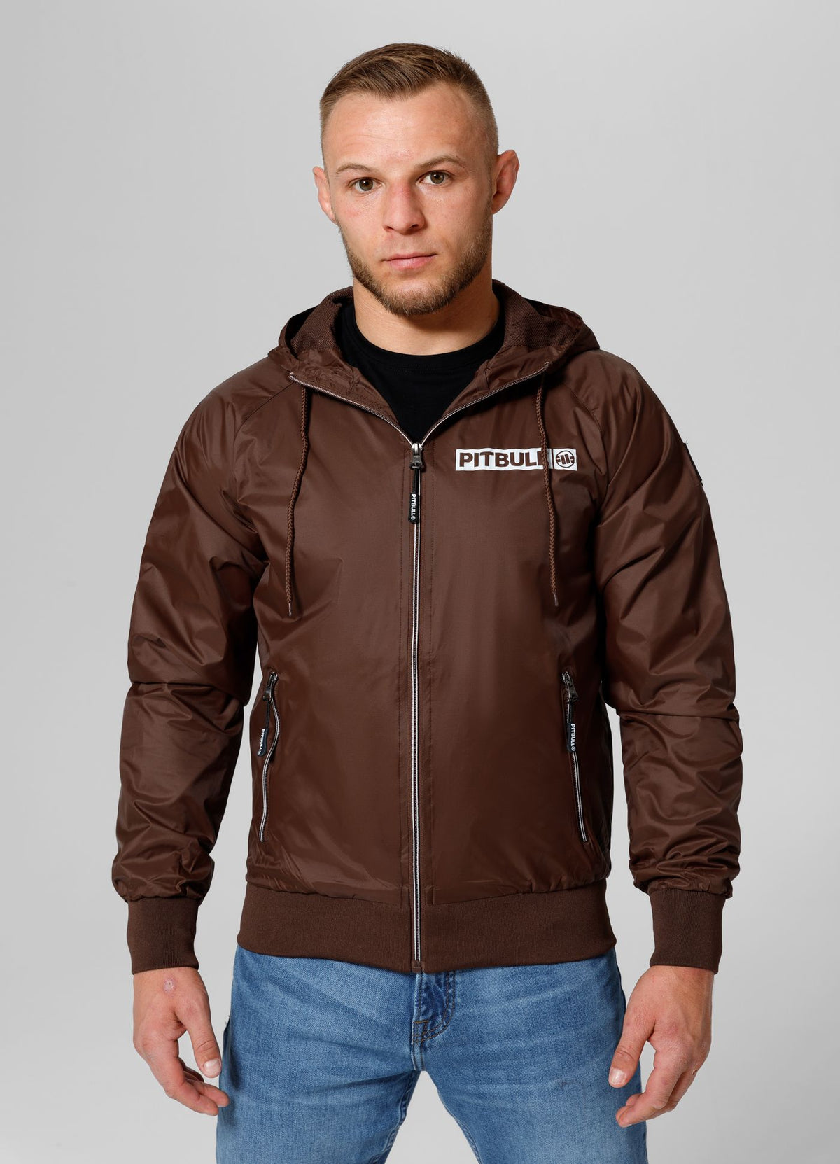 Braune Jacke mit sportlichem Logo