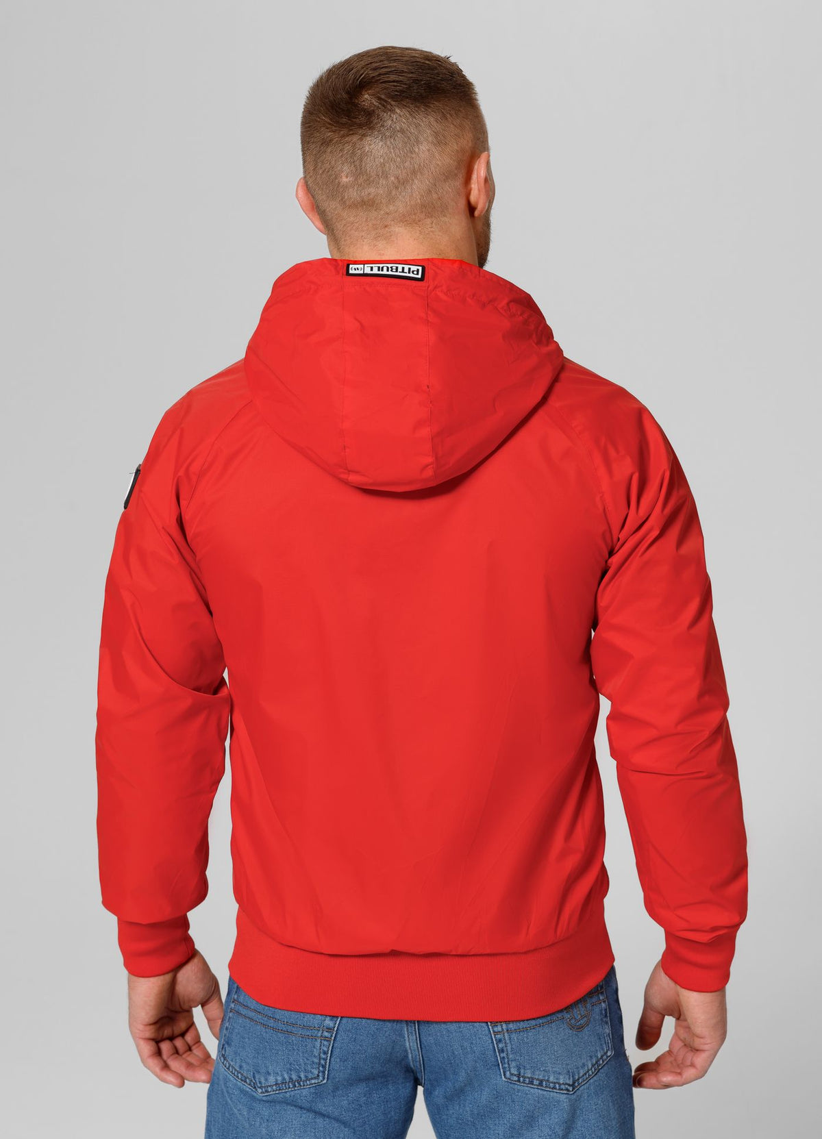 Rote Jacke mit ATHLETIC-LOGO